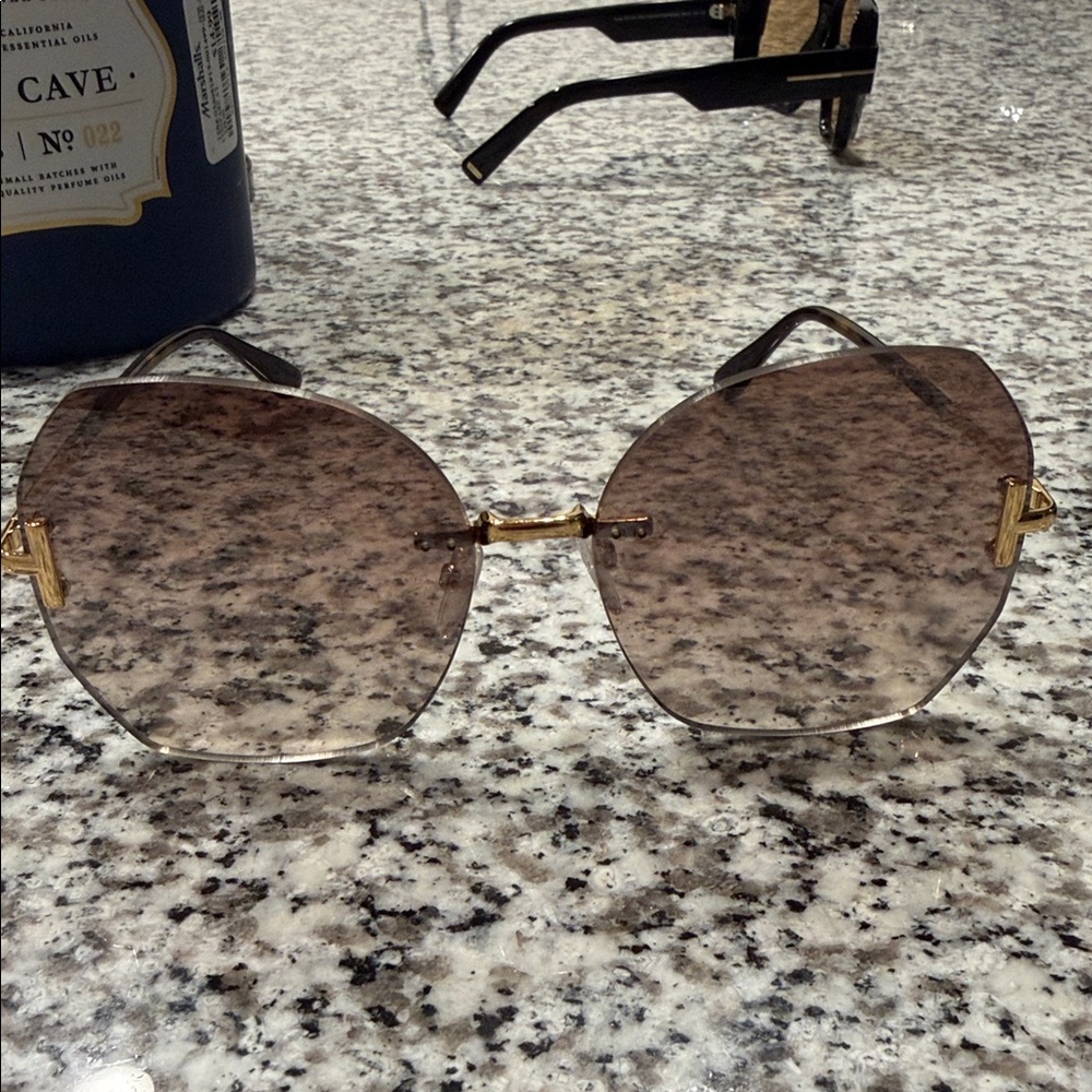 Tom Ford Elegant Gold and Brown Sunglasses